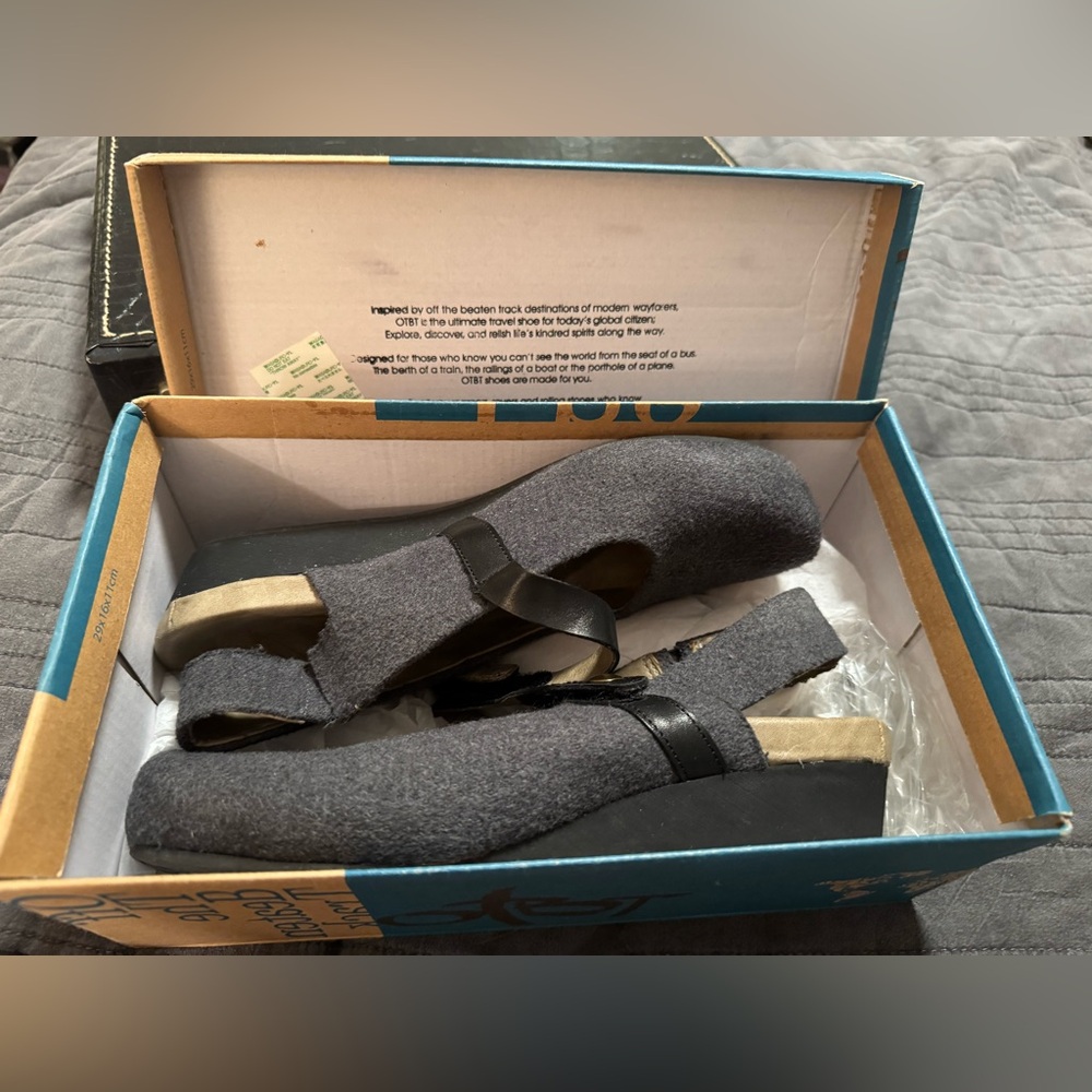Gray and Black OTBT felt Women's Shoes